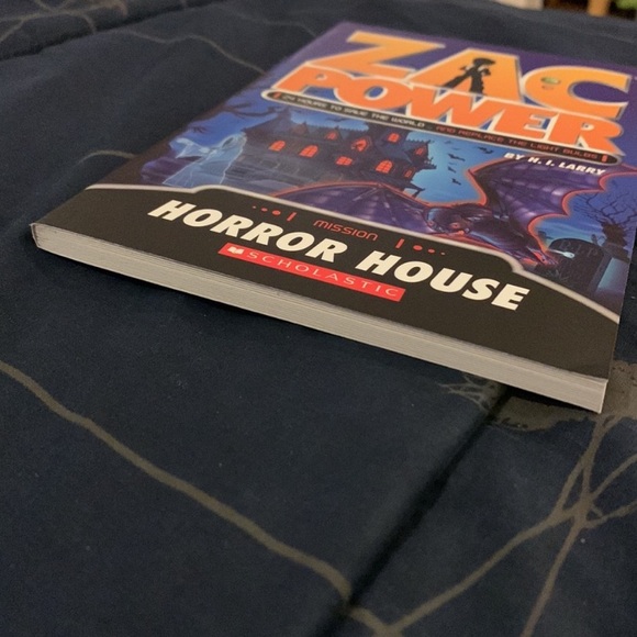 3 EUC Mystery Books - Infinity Ring, The 39 Clues, Zac Power - Picture 15 of 16